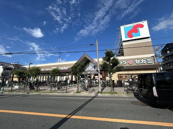 徒歩6分。