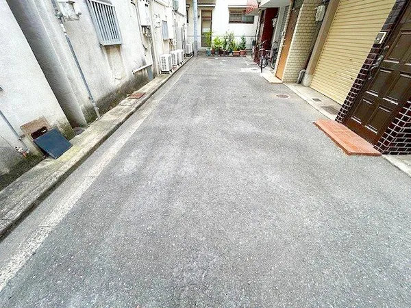 こちらが北東側通路でございます。