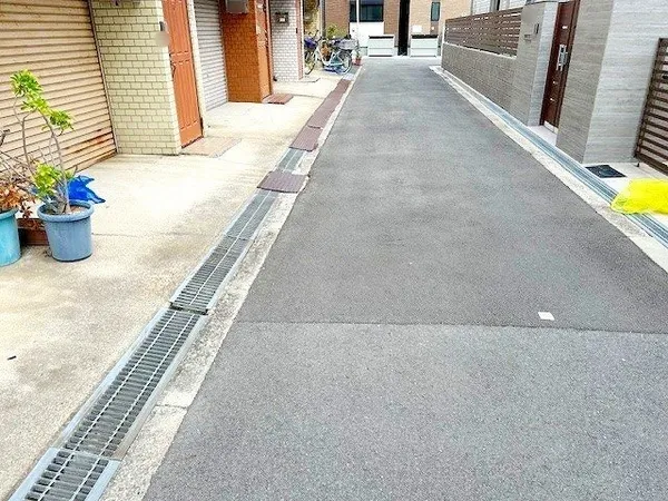 こちらが前面道路でございます。
