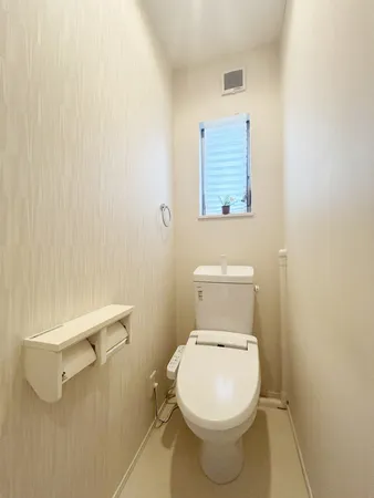 【3Fトイレ】温水洗浄便座と手洗い器付きのトイレを設置しています。寝室からすぐに行くことが可能です！