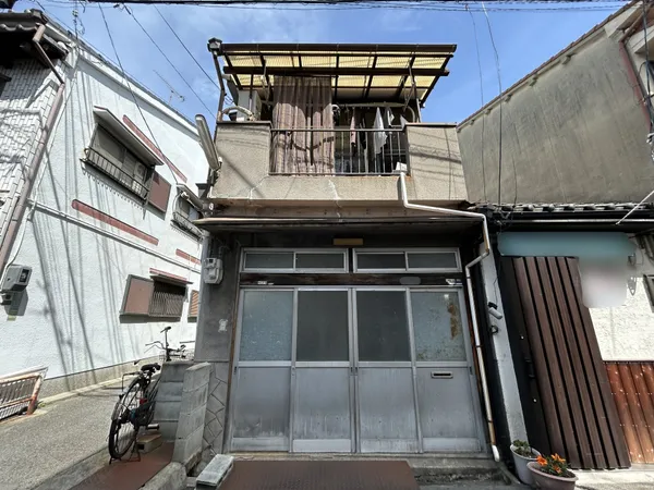 物件外観でございます。（西側）