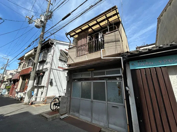 物件外観でございます。（西側）