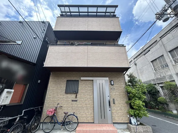 陽当たり良好な南東角地でございます。