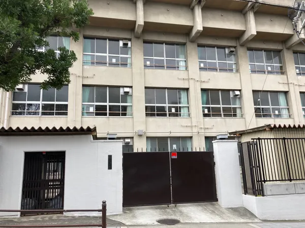 高津中学校　徒歩10分。