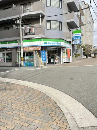徒歩6分。