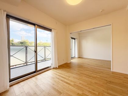 ルイシャトレ高津 リビング