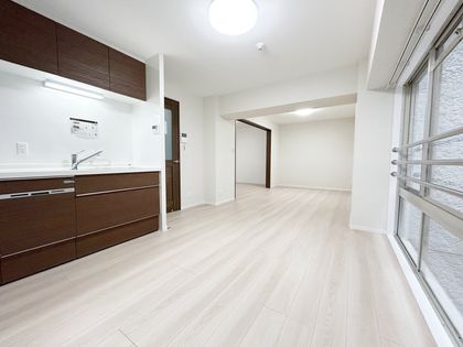 ホワイトレジデンス リビング