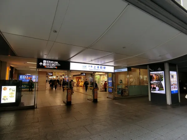 大阪上本町駅(近鉄 大阪線)徒歩5分。