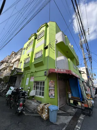 ■オーナーチェンジ物件○ 1階　店舗部分 3戸○ 2階、3階　住居部分 4戸