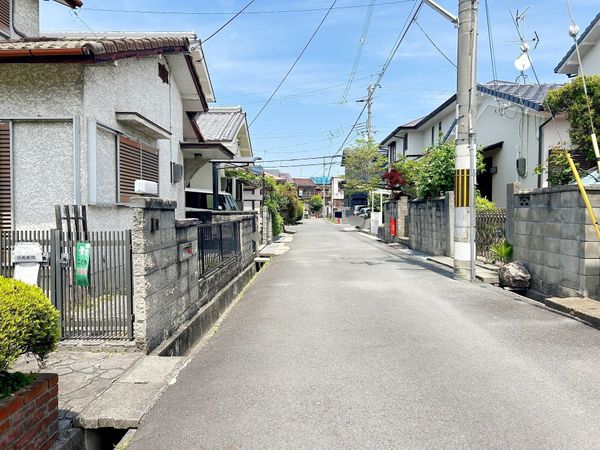 城陽市平川野原【解体更地渡し】 前面道路含む外観 前面道路含む外観