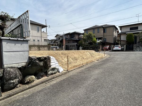 宇治市南陵町 建築条件付土地 前面道路含む外観 宇治市南陵町 建築条件付土地 前面道路含む外観