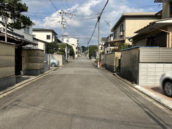 伏見区桃山井伊掃部東町 古家付土地 前面道路含む外観 伏見区桃山井伊掃部東町 古家付土地 前面道路含む外観