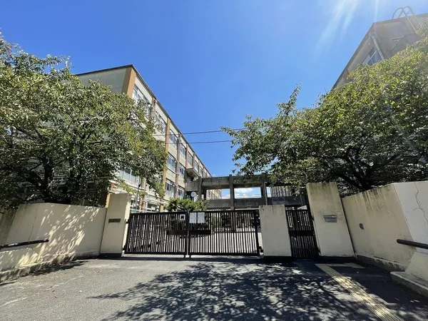 神川中学校