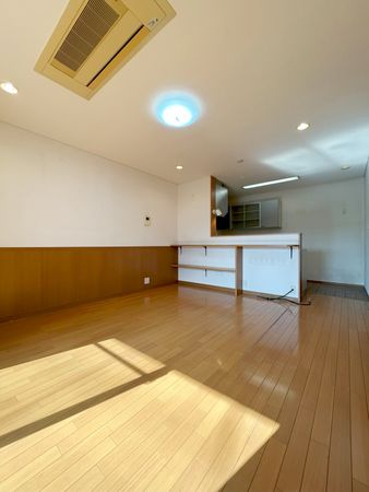 伏見区深草大亀谷八島町 リビング リビング