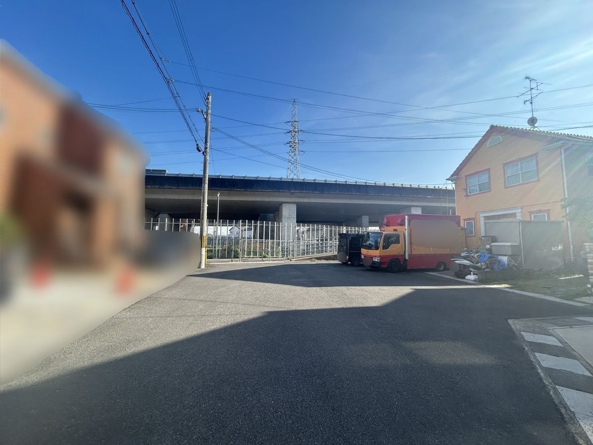 前面道路含む外観