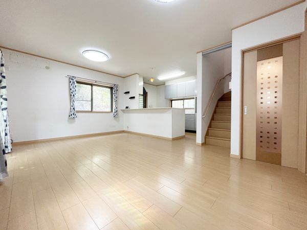 伏見区醍醐南端山町 中古一戸建 リビング 伏見区醍醐南端山町 中古一戸建 リビング