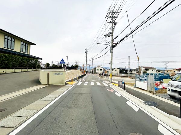 伏見区桃山町正宗 新築5号棟 前面道路含む外観 伏見区桃山町正宗 新築5号棟 前面道路含む外観
