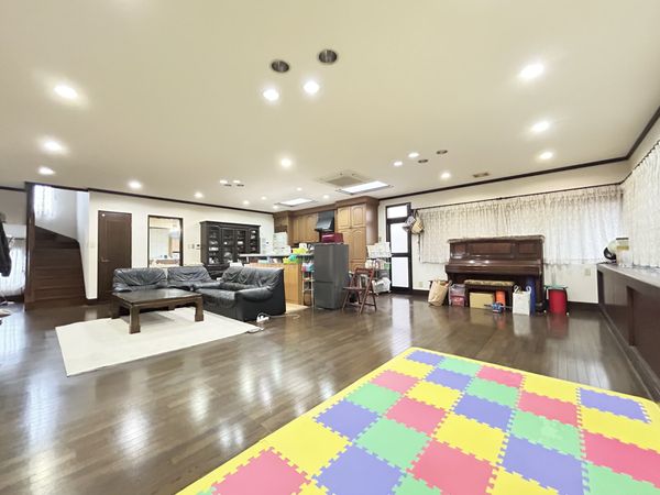 伏見区羽束師鴨川町 中古一戸建 リビング 伏見区羽束師鴨川町 中古一戸建 リビング