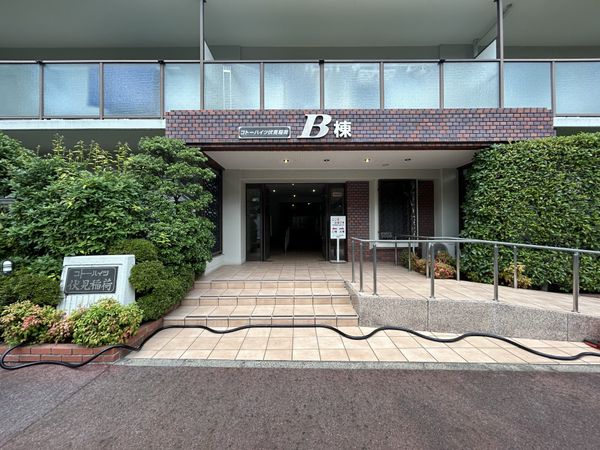 コトーハイツ伏見稲荷B棟 エントランス コトーハイツ伏見稲荷B棟 エントランス