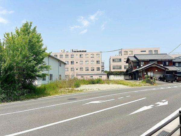 東近江市青葉町 前面道路含む外観 前面道路含む外観