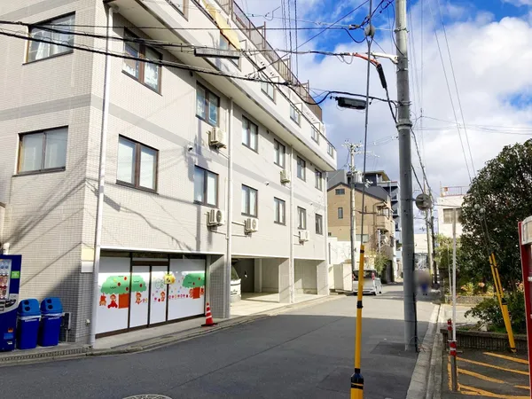 前面道路含む外観