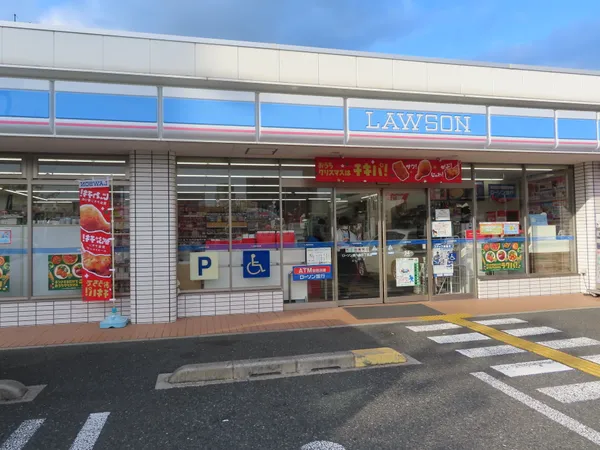 徒歩3分（約230m）