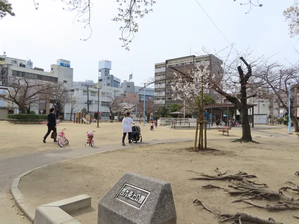 徒歩3分（約230m）