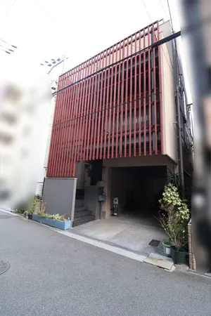 大型ビルドインガレージございますので、大型車も駐車可能です