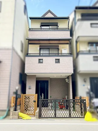 2階リビング設計の3階建2025年8月リフォーム済です。