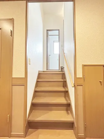 木製の廊下はぬくもりを感じることができ、居住者様はもちろんご来客の方をもあたたかく迎え入れます。
