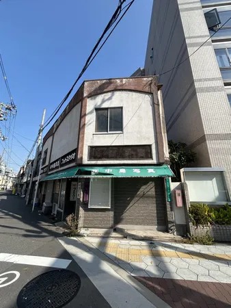 長堀通に面しております（南西側）