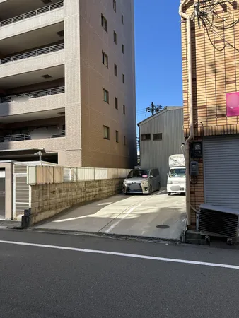 建築条件付き土地ではございません。お好きなメーカーをお選びいただけます。