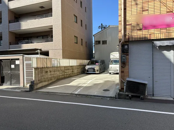 建築条件付き土地ではございません。お好きなメーカーをお選びいただけます。