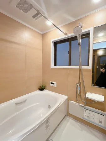 雨の日でも嬉しい浴室乾燥機付き※室内写真の家具・照明等の調度類は価格に含まれません。