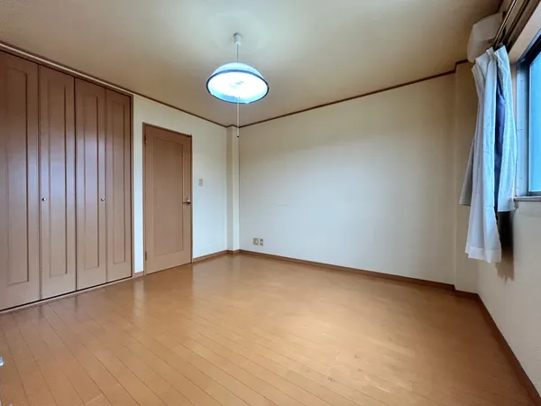 主寝室としてもおすすめのゆとりのある広さがございます。