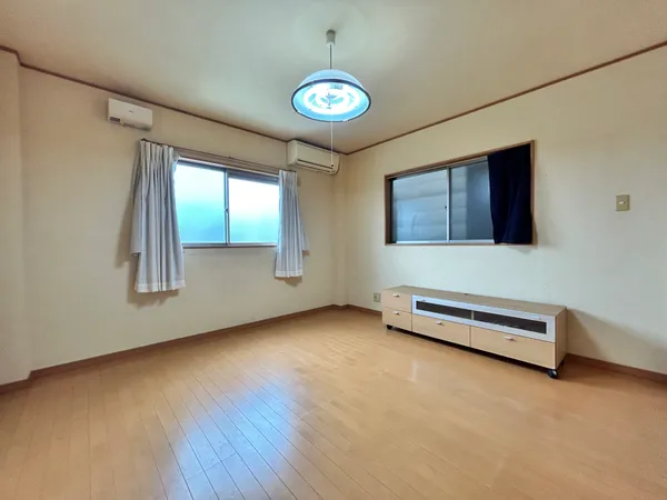 主寝室としてもおすすめのゆとりのある広さがございます。