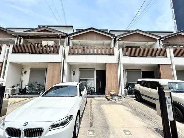 全居室収納があり、小屋裏収納もあるため収納が豊富です。南西側道路に接道しており陽当たりも良好です。