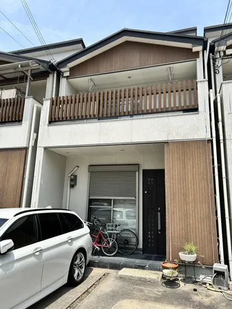 全居室収納があり、小屋裏収納もあるため収納が豊富です。南西側道路に接道しており陽当たりも良好です。