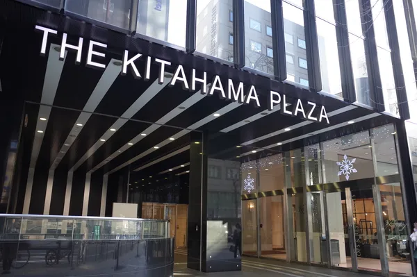 北浜駅直結のため、お仕事帰りのお買い物にも便利です。(専門店毎に営業時間が異なる場合がございます。)