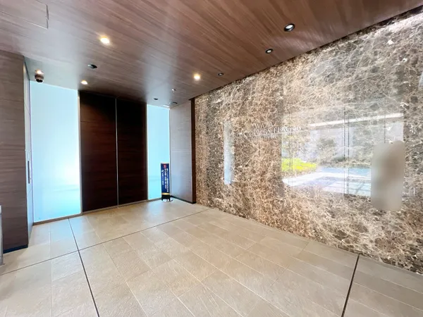 エントランス・エレベーター・玄関のトリプルセキュリティを採用しております