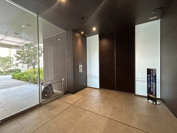 エントランス・エレベーター・玄関のトリプルセキュリティを採用しております