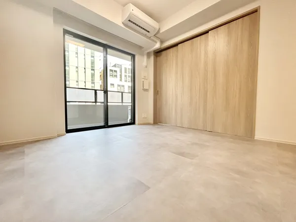 LDKに隣接する洋室です。引き戸を閉めて独立したお部屋へ、開放して大空間のお部屋へなど、ライフスタイルに合わせた使い方が可能です。
