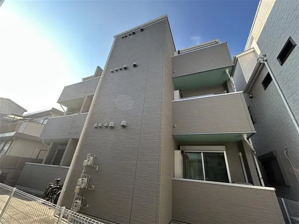 平成31年建築の共同住宅です
