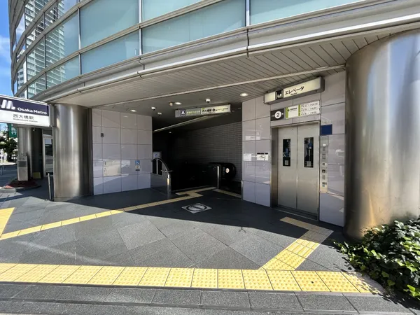 徒歩６分。
