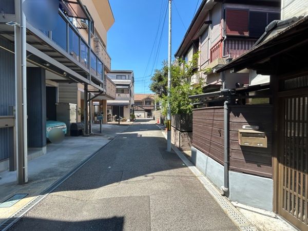 前面道路含む外観