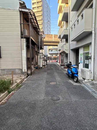 前面道路含む外観