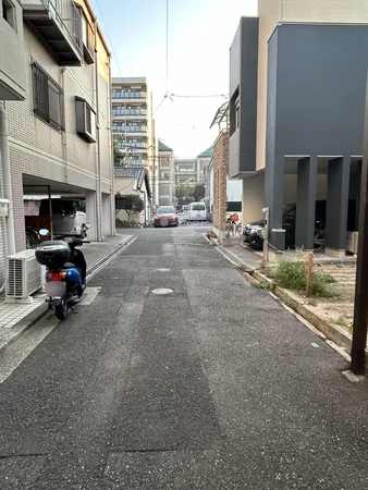 前面道路含む外観