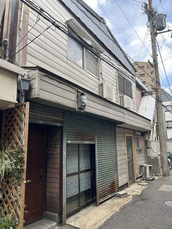 尼崎市宮内町1丁目 古家付土地 前面道路含む外観 尼崎市宮内町1丁目 古家付土地 前面道路含む外観