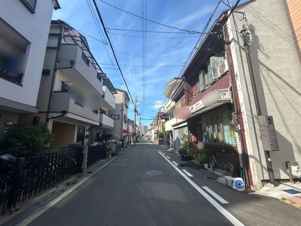 前面道路含む外観