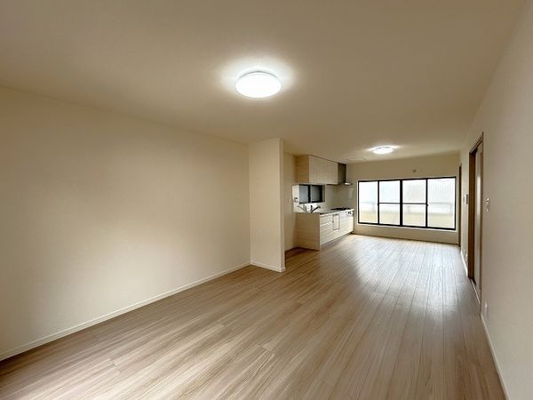 西向島町 戸建 リビング